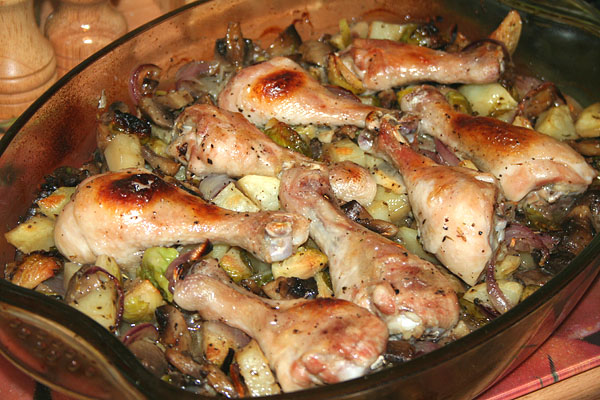 Куриные голени запечённые с грибами и овощами
